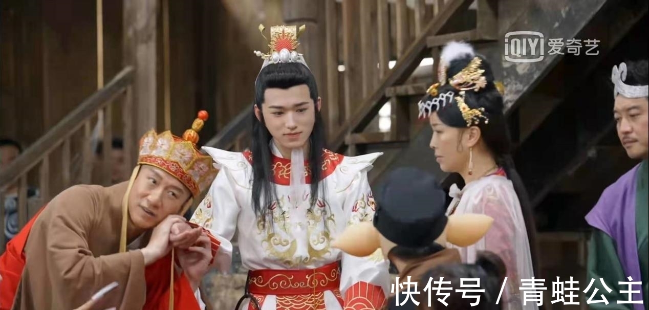 关系户|宋亚轩是《萌探》关系户吗？注意他对那英的称呼，人家还是个孩子