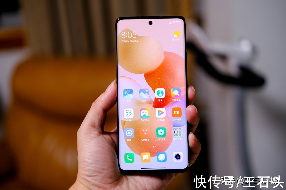 civi|小米“高颜值”手机诞生，奥运冠军杨倩代言，起售价2599元