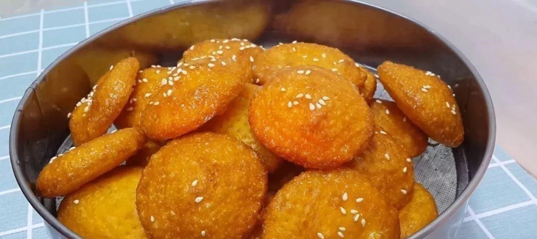 半个南瓜,1个鸡蛋,不用一滴水,比油条做法简单,比蛋糕都好吃