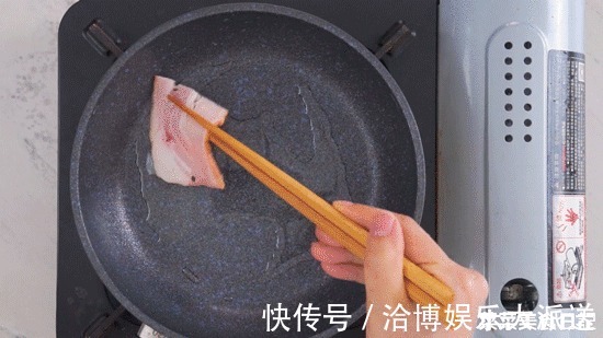 新晋网红美食!在家有个平底锅就能做,哪还用出去排队吃