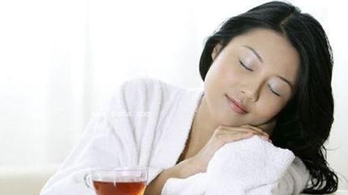 雌激素|不想子宫老得快,把此物当零食吃,清理子宫毒素,远离妇科病