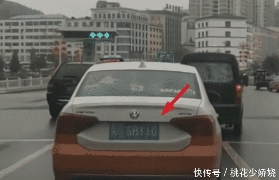 含泪|街头现引人注意轿车，看到“车牌号”后，交警：自己发的号，含泪放行