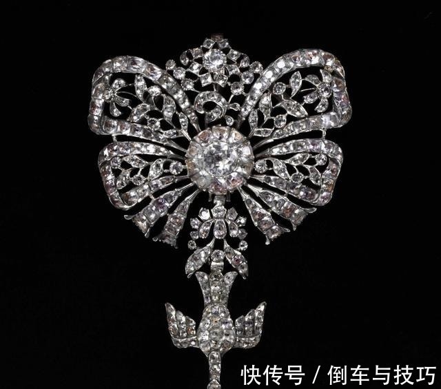 英女王 蕾丝只能做裙子珠宝亦可如蕾丝般精致浪漫!