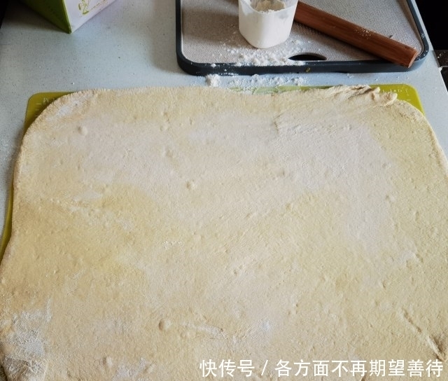 千层杂粮发面饼,外边金黄酥香,里面柔软分层