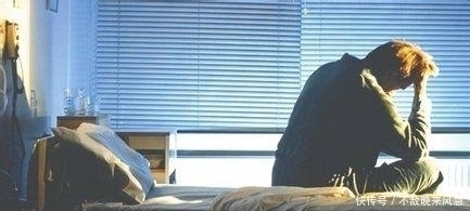 长寿|睡不好难长寿，失眠的老年人睡前常做1件事，缓解焦虑助睡眠