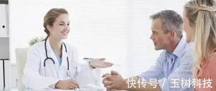 抽出|孕期有三项检查可能较辛苦,准爸爸工作再忙,也尽量抽出时间陪着