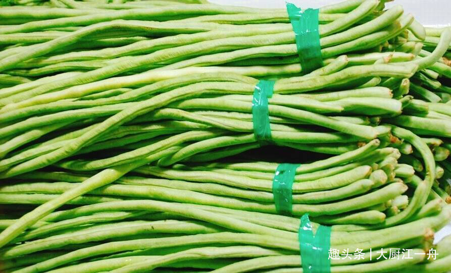 炒豆角时,先放油就错了!教你饭店做法,豆角翠绿鲜香更入味!