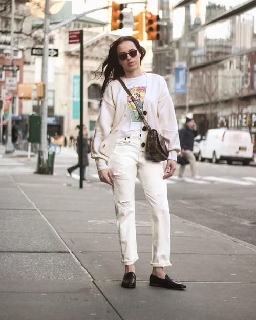 最近火了一种穿法：直筒裤＋乐福鞋，舒适百搭又时髦，春天穿正好