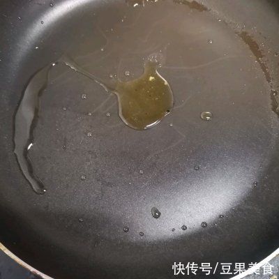 金黄带|简单懒人菜韭菜鸡蛋饼，打败周一综合征