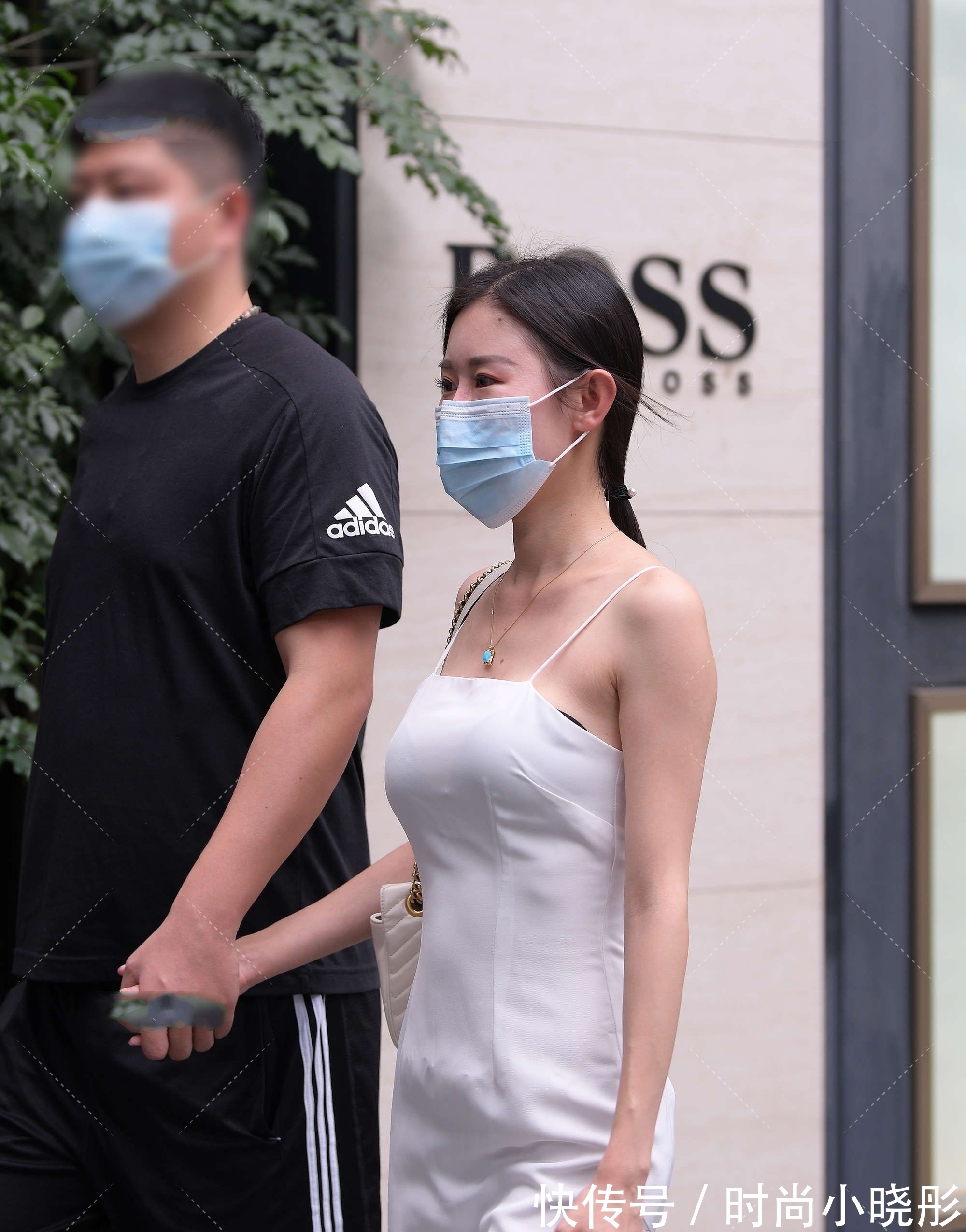 长款 白色长款连衣裙高贵又纯洁,不仅显瘦还凸显气质