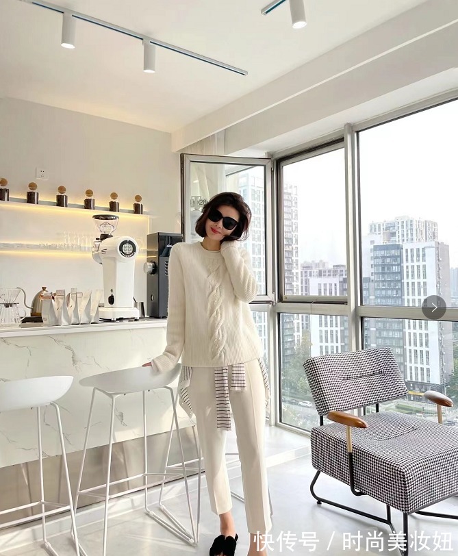 裤子|“白裤子”才是万能的搭配神器,9个造型告诉你答案,高级洋气