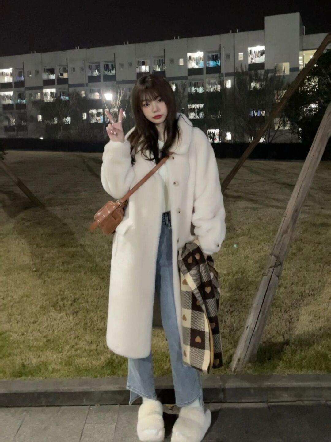 外套 暖和舒适的羊羔绒外套你get了吗?白色温柔大气,穿出软糯糯感