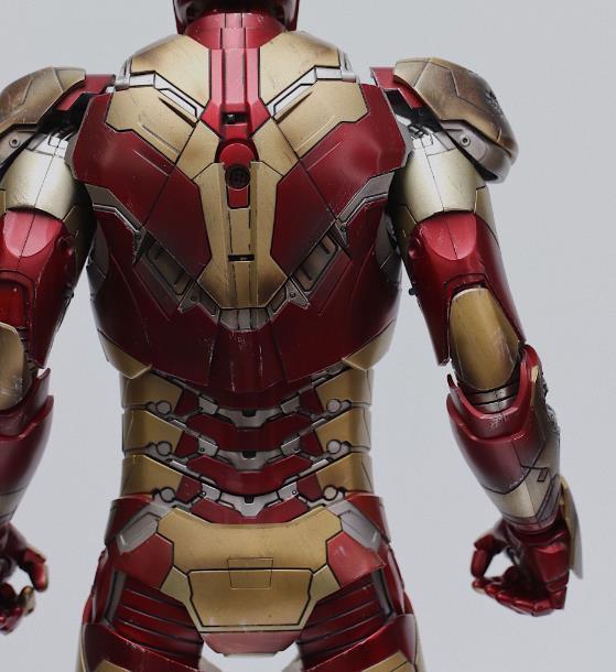 火烧|粉丝晒钢铁侠战损MK47手办,伤口宛如火烧,网友烟熏好评