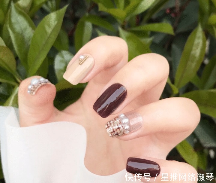 超有名媛范儿的甜美小香风美甲，精致不浮夸，千万别错过