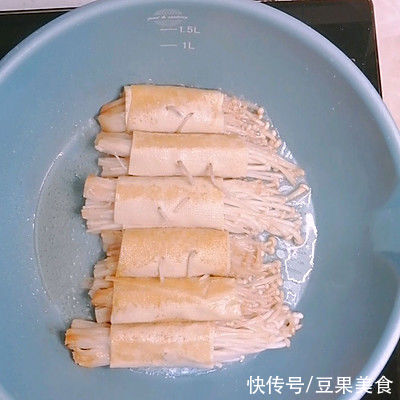 #清香麻爽秒入魂#金针菇豆皮卷,鲜香麻爽,好吃的没得说