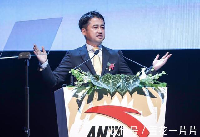 市值 安踏真正的创始人,80多岁资产千亿,给全村老人每月3百元补贴