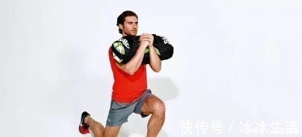 健身动作|做箭步蹲虽然会让你苦不堪言,却是不能不做的一个健身动作