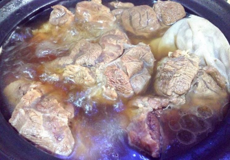 做酱牛肉不难,牢牢掌握好两个技巧,做出来酱香浓郁,不比买的差