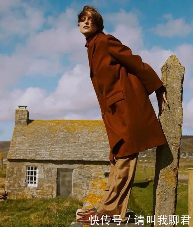 驼色|4、50岁的女人,冬天别再只穿“驼色”,“咖啡色”才更高级显贵