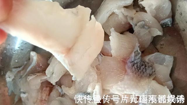 鲈鱼这样做太好吃了,肉香嫩滑,吃了几十年都没吃够,太解馋了