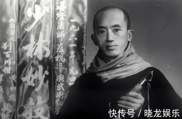 海灯法师&海灯法师77岁凭借二指禅倒立走红,圆寂多年后,徒弟说出事情真相