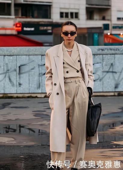 白色衬衫|初冬怎么穿才好看?借鉴时尚博主的“叠穿法则”,时髦保暖显气质