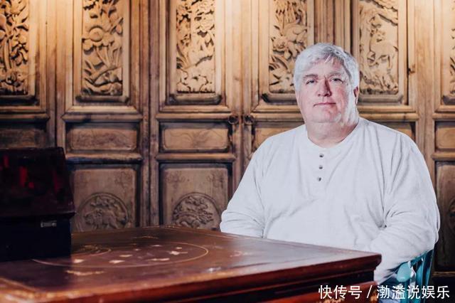 美国男子来华留学,收藏10万件中国古董,40年后身家轻松过亿