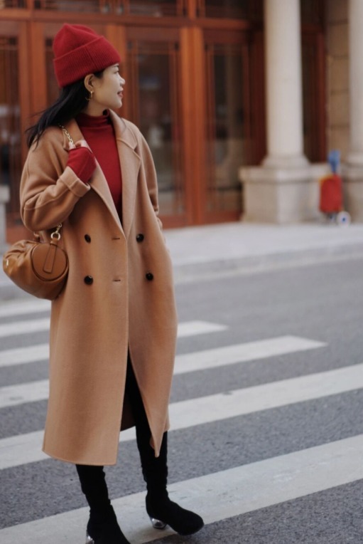 靴子 天冷了,身穿大衣搭配针织衫和靴子保暖舒适,让你美出新高度!