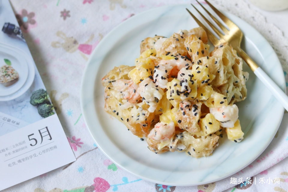 早餐剩根油条，晚餐花上几分钟用它做菜，网友看着有食欲