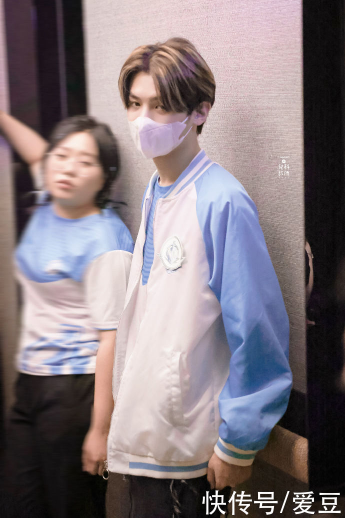 小贾|「Justin」「新闻」210830 黄明昊昨日录制《你我皆王者》路透 小贾职业梦完成进度50%