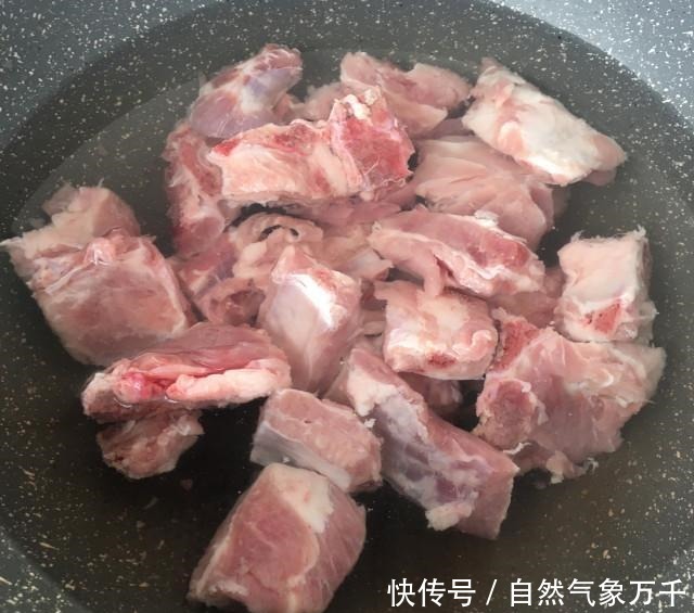 酸豆角烧排骨,香气扑鼻,一点都不油腻!