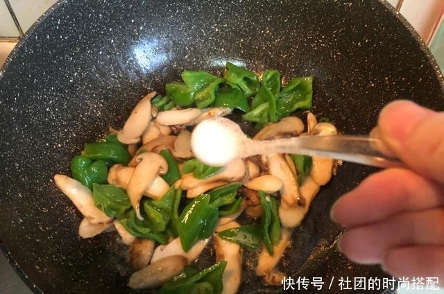 素菜|这盘素菜比鱼鲜比肉香,难怪这么贵,一年一季别错过,且吃且珍惜