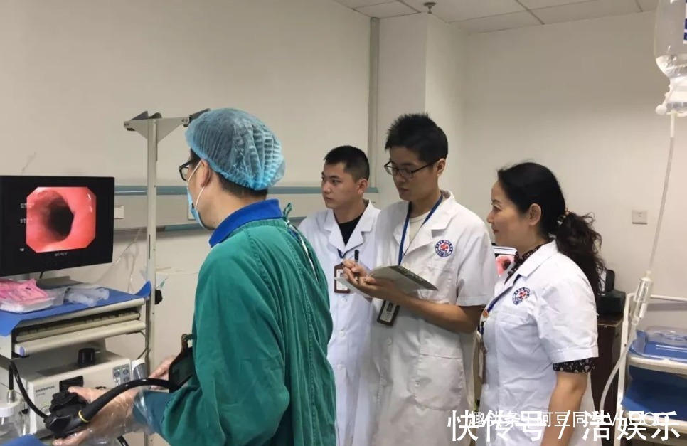 支柱|儿媳剖腹产下九斤重儿子,全家抱着孩子倒地痛哭,护士也流泪