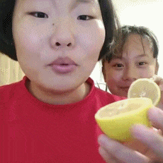 |搞笑GIF:妹纸,你这表情也太夸张了