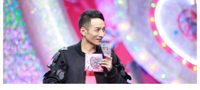 快乐家族全员停工？何炅新节目被顶替，疑似芒果禁止主持人接私活