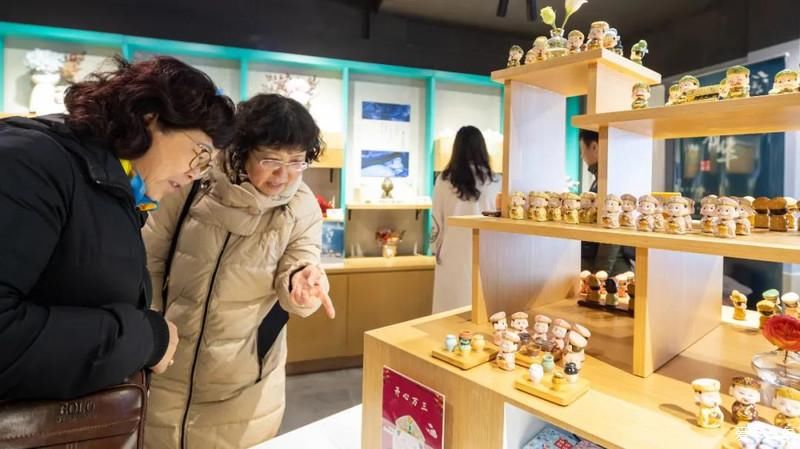 老年|走进富有年味的周庄