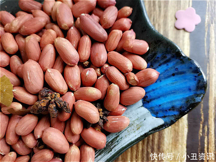 还在吃炸花生米太油腻,不健康,新做法更香更脆,10天不回潮