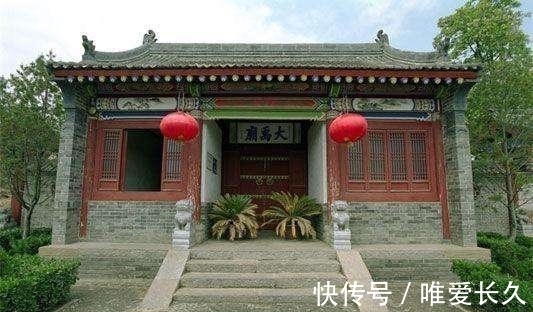 场门|火葬场门前一对联:“早来晚来早晚都来”,一看下联,这也太绝了