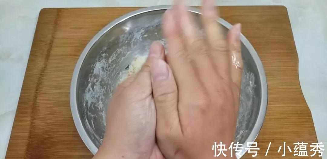 做法|土豆全新做法, 筷子一搅, 做出最好吃的土豆饼, 让你看着就超香吃