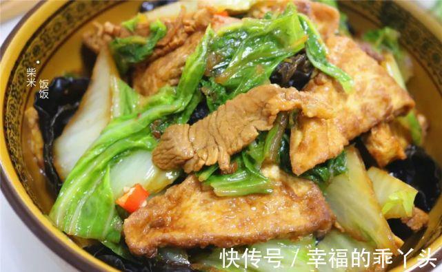 白菜炖豆腐,这样做才好吃,豆腐鲜香多汁,白菜脆嫩爽口
