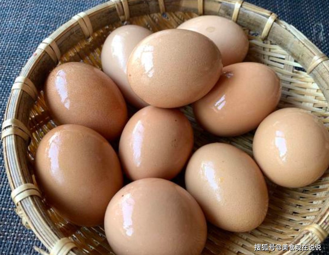 鸡蛋别再炒着吃了！大厨教你新吃法，8分钟搞定，营养美味吃着香