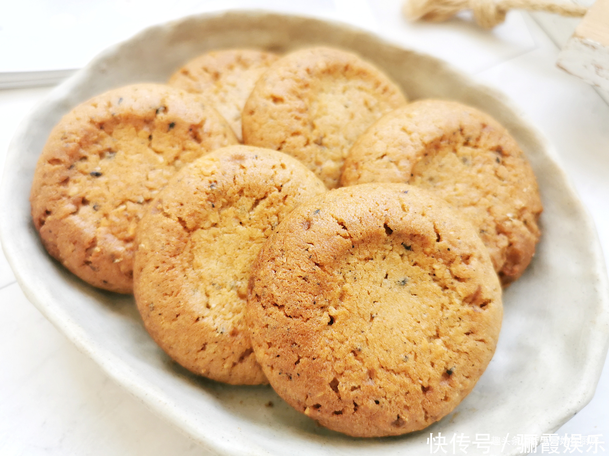 手把手教你做花生芝麻酥,配方详细,步骤简单,酥得掉渣儿