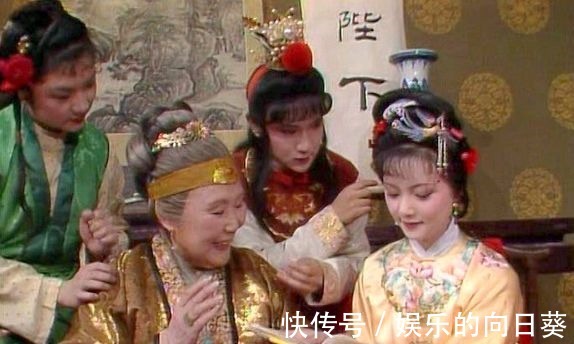 湘云&读《红楼梦》:薛宝钗过个生日,贾府里的人竟然各有各的算计?