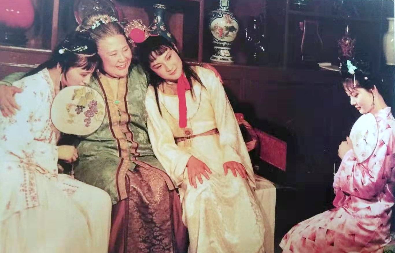 世家大族&?《红楼梦》里,贾母发表掰谎记用意何在?