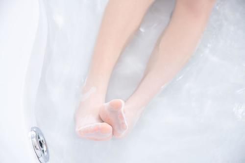 慢性疾病|医生提示:糖尿病患者在出现糖尿病足时,早期一般有这3大症状