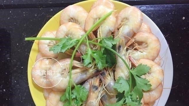 老公请同事来家里吃饭，花650元准备8道菜，同事却说下次不敢来