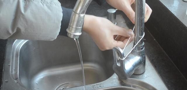 衣服上吊牌不要丢,放在家里用途真厉害,一年省不少钱,长见识了