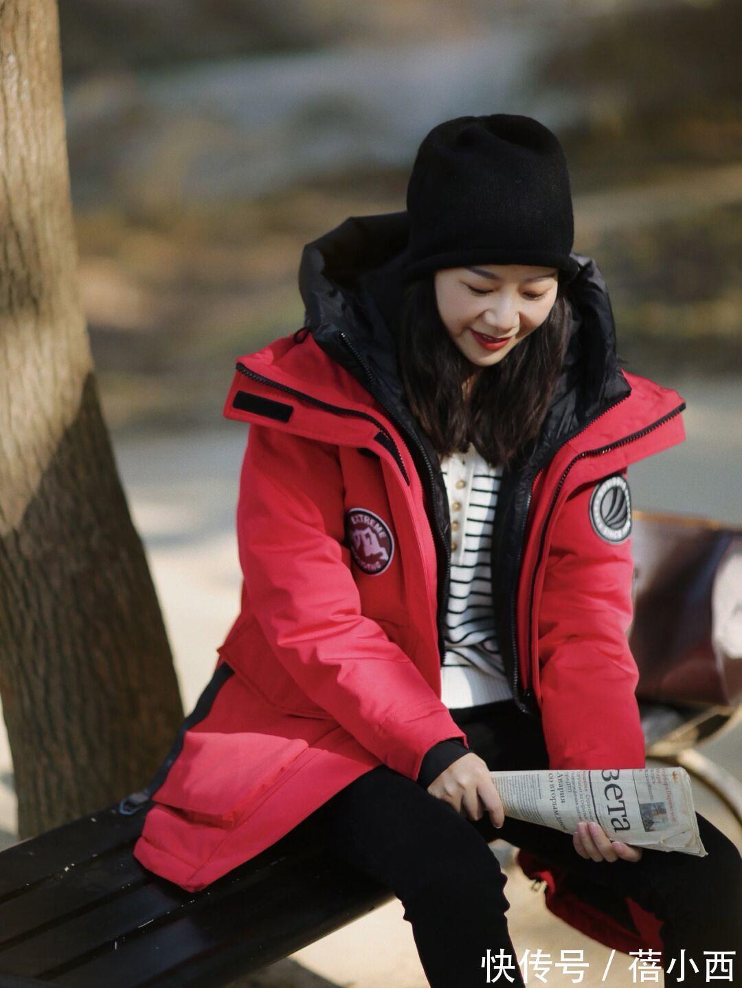 毛衣 如何将基础款羽绒服穿出时尚感?这几点搭配小技巧,越早知道越好