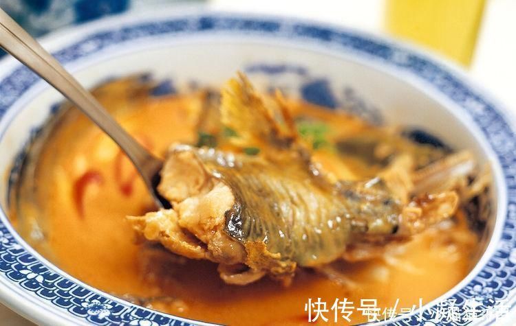 味美|它是鱼腥味的“克星”，炖鱼用它炖，鱼肉鲜香味美，没一点腥味