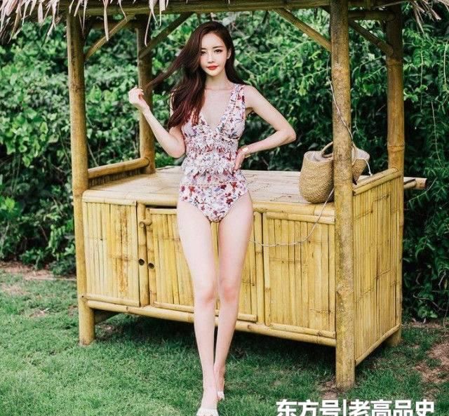 温婉柔美的泳衣小姐姐，穿出青春靓丽，彰显个性独特